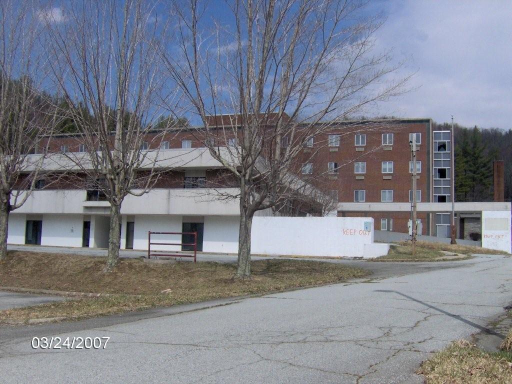 Hospital Commercial With 10 Acres Of Land
